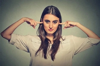 چرا بیشتر ما تصمیم‌های مهم را به تنهایی می‌گیریم؟