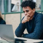 اختلال اضطراب چیست؟ آشنایی با ۵ اختلال‌ اضطرابی رایج و نشانه‌های آن‌ها