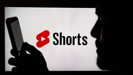 YouTube Shorts با حذف دکمه دیسلایک و افزودن پخش دوبرابری به‌روزرسانی شد