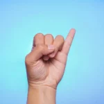 تمرین انگشت کوچک و سلامت مغز؛ آیا یک حرکت ساده می‌تواند از زوال شناختی پیشگیری کند؟