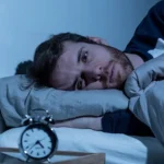 کمبود خواب و افزایش وزن؛ کاهش تنها ۸۰ دقیقه خواب شبانه می‌تواند در چند هفته باعث اضافه‌وزن شود