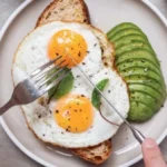 زمان خوردن صبحانه چه ارتباطی با طول عمر دارد؟ بررسی نقش ساعت غذا خوردن در سلامت