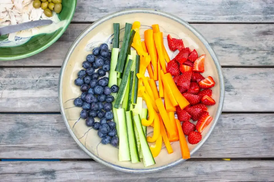 ۵ خوراکی برای حفظ آب بدن کودکان در گرما؛ راهکارهای ساده برای پیشگیری از کم‌آبی
