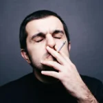 ارتباط سیگار و بیماری پارکینسون؛ آیا مونوکسیدکربن سرنخ جدیدی درباره این بیماری می‌دهد؟