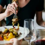 زمان غذا خوردن و سلامت کبد؛ چگونه وعده‌های غذایی ساعت زیستی بدن را تنظیم می‌کنند؟